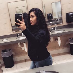 Meet your Posher, Julissa